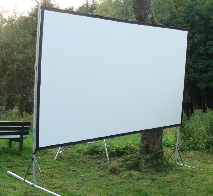 Events im Freien - Outdoor Leinwand Klappsystem- Schneller Auf- und Abbau